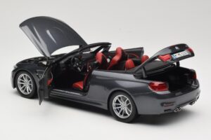 BMW M4 F83 Kabrió Mineral Grey Paragon 1:18 80432339610 Fém – 5. kép a 8-ből