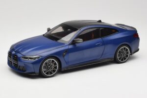 BMW M4 G82 Kék Metallic Minichamps 1:18 113020123 Fém