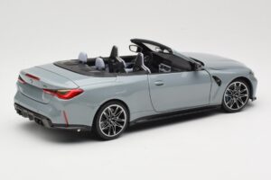 BMW M4 G83 Kabriolet Grey Metallic Minichamps 1:18 110021032 Fém – 3. kép a 8-ből