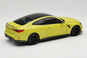 BMW M4 G82 Sárga Márkakereskedői Kiadás Minichamps 1:18 80435A51949-R1 Fém – 3. kép a 10-ből