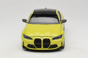 BMW M4 G82 Sárga Márkakereskedői Kiadás Minichamps 1:18 80435A51949-R1 Fém – 4. kép a 10-ből
