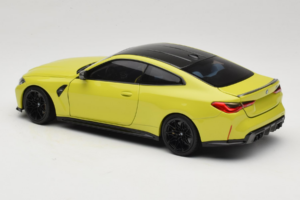 BMW M4 G82 Sárga Márkakereskedői Kiadás Minichamps 1:18 80435A51949-R1 Fém – 8. kép a 10-ből