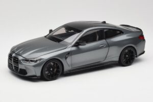 BMW M4 G82 Szürke Metallic Minichamps 1:18 113020124 Fém