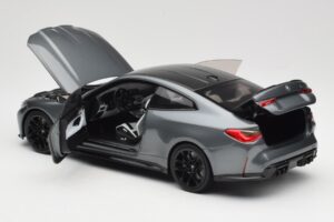BMW M4 G82 Szürke Metallic Minichamps 1:18 113020124 Fém – 7. kép a 8-ből