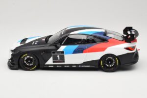 BMW M4 G82 GT4 #1 Presentation 2022 Otto 1:18 OT1228 Gyanta – 3. kép a 6-ből