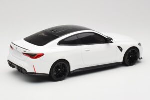 BMW M4 G82 Fehér Minichamps 1:18 155020122 Fém – 2. kép a 6-ből