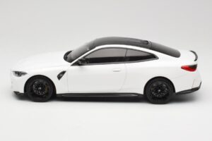 BMW M4 G82 Fehér Minichamps 1:18 155020122 Fém – 3. kép a 6-ből