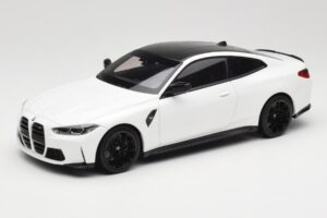 BMW M4 G82 Fehér Minichamps 1:18 155020122 Fém