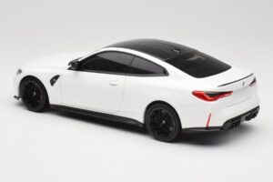 BMW M4 G82 Fehér Minichamps 1:18 155020122 Fém – 5. kép a 6-ből
