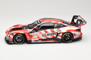 BMW M4 GT3 LMGT3 #31 D. Leung / S. Gelael / A. Farfus Team WRT 2nd Place 24 Hours of Le Mans 2024 Minichamps 1:18 113242431 F – 4. kép a 8-ből