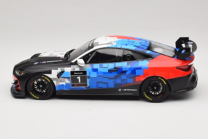 BMW M4 GT4 #1 Presentation 2024 Otto 1:18 OT1125 Gyanta – 3. kép a 6-ből