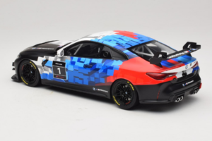 BMW M4 GT4 #1 Presentation 2024 Otto 1:18 OT1125 Gyanta – 5. kép a 6-ből