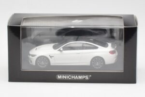 BMW M4 GTS F82 Fehér Szürke Felnikkel Minichamps 1:43 410025221 Fém – 4. kép a 4-ből
