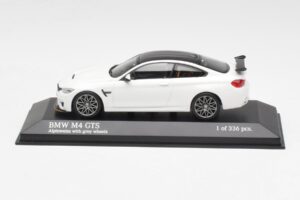 BMW M4 GTS F82 Fehér Szürke Felnikkel Minichamps 1:43 410025221 Fém
