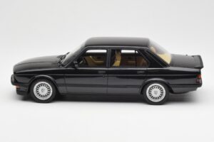 BMW M5 E28 Diamond Fekete Otto 1:18 OT184 Gyanta – 3. kép a 6-ből