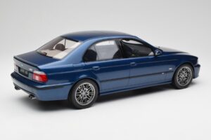 BMW M5 E39 Avus Kék Otto 1:12 G073 Gyanta – 2. kép a 6-ből