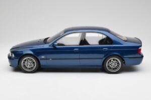 BMW M5 E39 Avus Kék Otto 1:12 G073 Gyanta – 3. kép a 6-ből