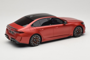 BMW M5 G90 Beach Orange GT Spirit 1:18 GT966 Gyanta – 2. kép a 6-ből