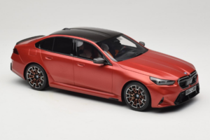 BMW M5 G90 Beach Orange GT Spirit 1:18 GT966 Gyanta – 4. kép a 6-ből