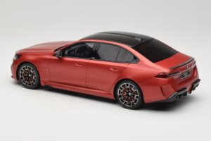 BMW M5 G90 Beach Orange GT Spirit 1:18 GT966 Gyanta – 5. kép a 6-ből