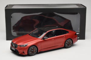 BMW M5 G90 Beach Orange GT Spirit 1:18 GT966 Gyanta – 6. kép a 6-ből