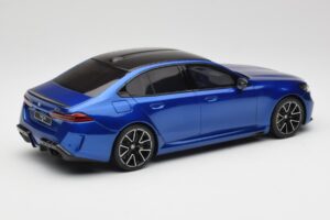 BMW M5 G90 Marina Bay Blue Metallic GT Spirit 1:18 GT507 Gyanta – 2. kép a 6-ből