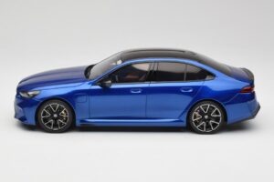 BMW M5 G90 Marina Bay Blue Metallic GT Spirit 1:18 GT507 Gyanta – 3. kép a 6-ből