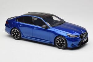 BMW M5 G90 Marina Bay Blue Metallic GT Spirit 1:18 GT507 Gyanta – 4. kép a 6-ből