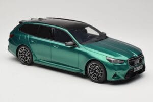 BMW M5 G99 Competition Touring Isle of Man Green GT Spirit 1:18 GT509 Gyanta – 4. kép a 6-ből