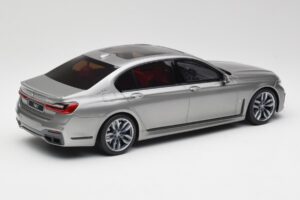 BMW M760i G12 V12 Final Edition Szürke GT Spirit 1:18 GT478 Gyanta – 2. kép a 6-ből