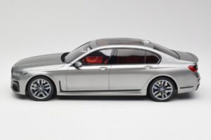 BMW M760i G12 V12 Final Edition Szürke GT Spirit 1:18 GT478 Gyanta – 3. kép a 6-ből