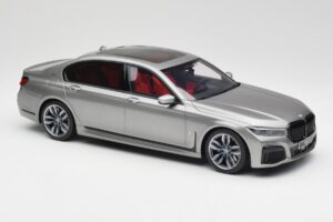BMW M760i G12 V12 Final Edition Szürke GT Spirit 1:18 GT478 Gyanta – 4. kép a 6-ből