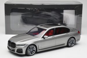 BMW M760i G12 V12 Final Edition Szürke GT Spirit 1:18 GT478 Gyanta – 6. kép a 6-ből