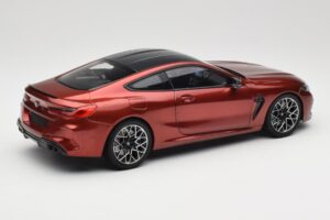 BMW M8 F91 Convertible Storm Bay Metallic Minichamps 1:18 110029020 Fém – 3. kép a 8-ből