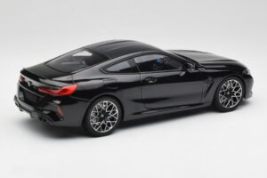 BMW M8 F92 Zafír Fekete Minichamps 1:18 110029021 Fém – 3. kép a 8-ből