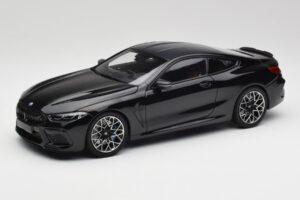 BMW M8 F92 Zafír Fekete Minichamps 1:18 110029021 Fém
