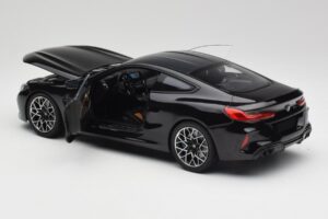 BMW M8 F92 Zafír Fekete Minichamps 1:18 110029021 Fém – 5. kép a 8-ből