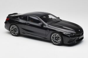 BMW M8 F92 Zafír Fekete Minichamps 1:18 110029021 Fém – 6. kép a 8-ből