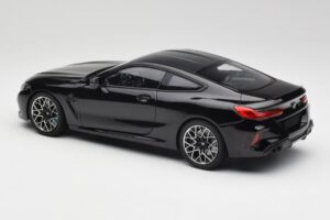 BMW M8 F92 Zafír Fekete Minichamps 1:18 110029021 Fém – 7. kép a 8-ből