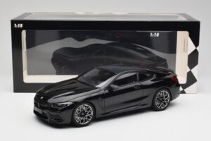 BMW M8 F92 Zafír Fekete Minichamps 1:18 110029021 Fém – 8. kép a 8-ből