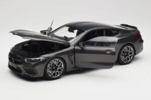 BMW M8 F92 Grey Metallic Minichamps 1:18 110029022 Fém – 2. kép a 8-ből