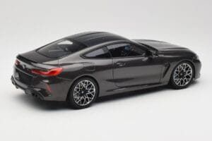 BMW M8 F92 Grey Metallic Minichamps 1:18 110029022 Fém – 3. kép a 8-ből