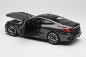 BMW M8 F92 Grey Metallic Minichamps 1:18 110029022 Fém – 5. kép a 8-ből
