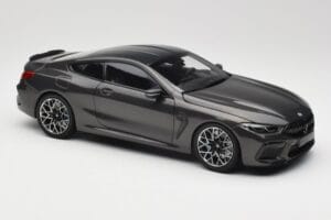 BMW M8 F92 Grey Metallic Minichamps 1:18 110029022 Fém – 6. kép a 8-ből
