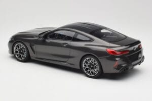 BMW M8 F92 Grey Metallic Minichamps 1:18 110029022 Fém – 7. kép a 8-ből