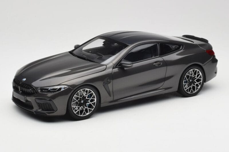 BMW M8 F92 Grey Metallic Minichamps 1:18 110029022 Fém