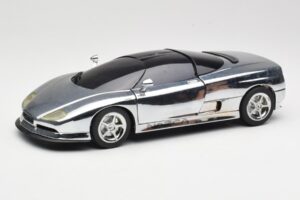 BMW Nazca M12 Chrome Silver Revell 1:18 08916 Fém