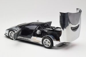 BMW Nazca M12 Chrome Silver Revell 1:18 08916 Fém – 5. kép a 8-ből