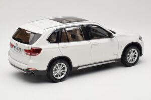 BMW X5 E70 Alpine White Paragon 1:18 PA-97073 Fém – 3. kép a 8-ből