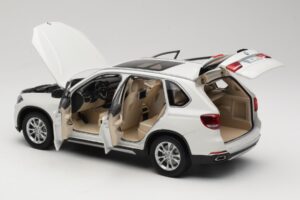 BMW X5 E70 Alpine White Paragon 1:18 PA-97073 Fém – 5. kép a 8-ből